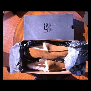 UGG men’s slippers/ slip-ons